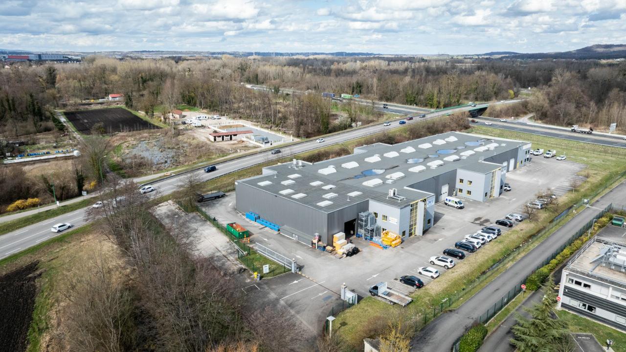 Local d'activité La Verpillière 1327m² Location local d'activité La Verpillière Isère OLACT2110126 0